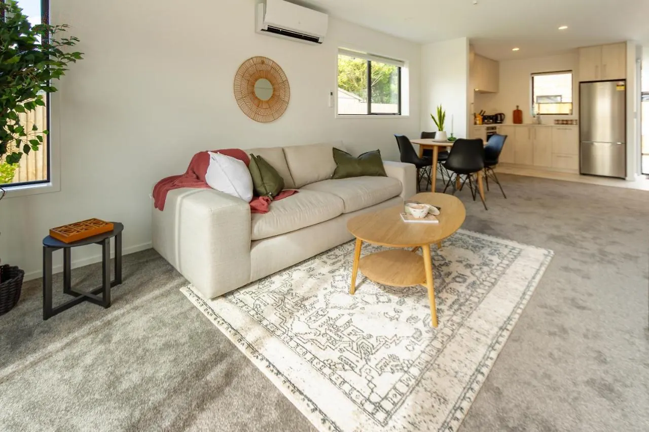 Riccarton 2 Bed 1 Bath W/Garage Apartment Christchurch