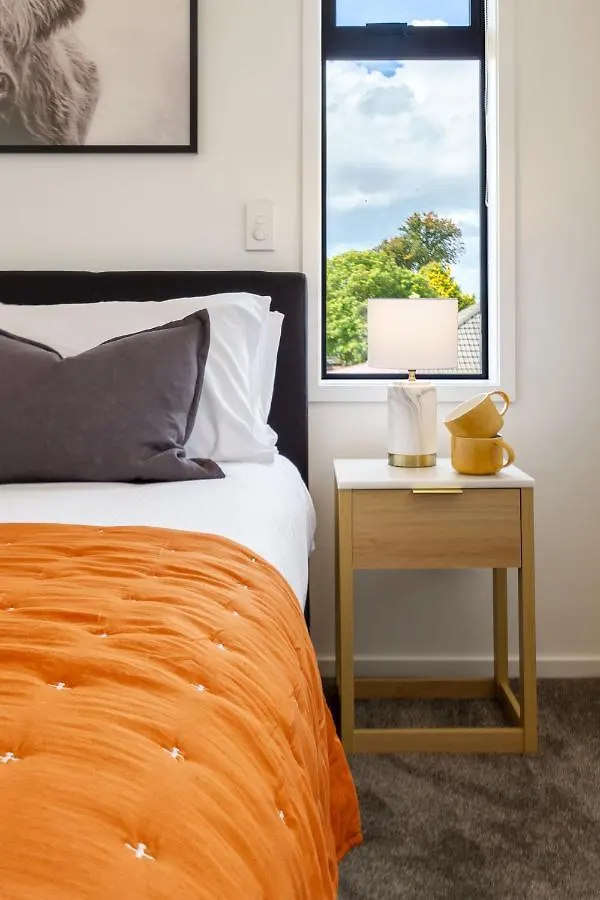 Riccarton 2 Bed 1 Bath W/Garage Apartment Christchurch 0*,  New Zealand