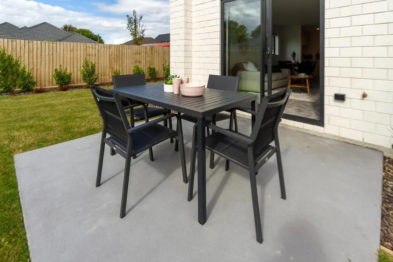Riccarton 2 Bed 1 Bath W/Garage Apartment Christchurch