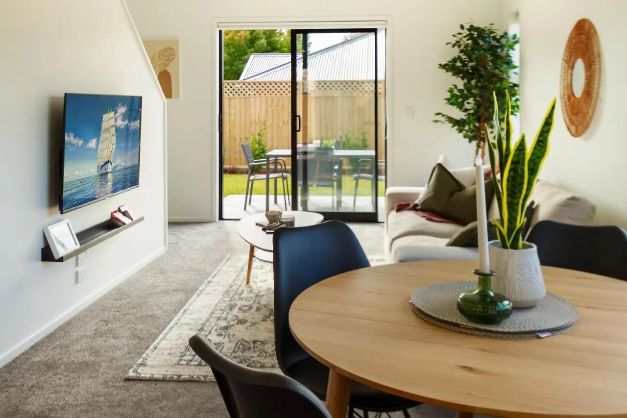 Riccarton 2 Bed 1 Bath W/Garage Apartment Christchurch