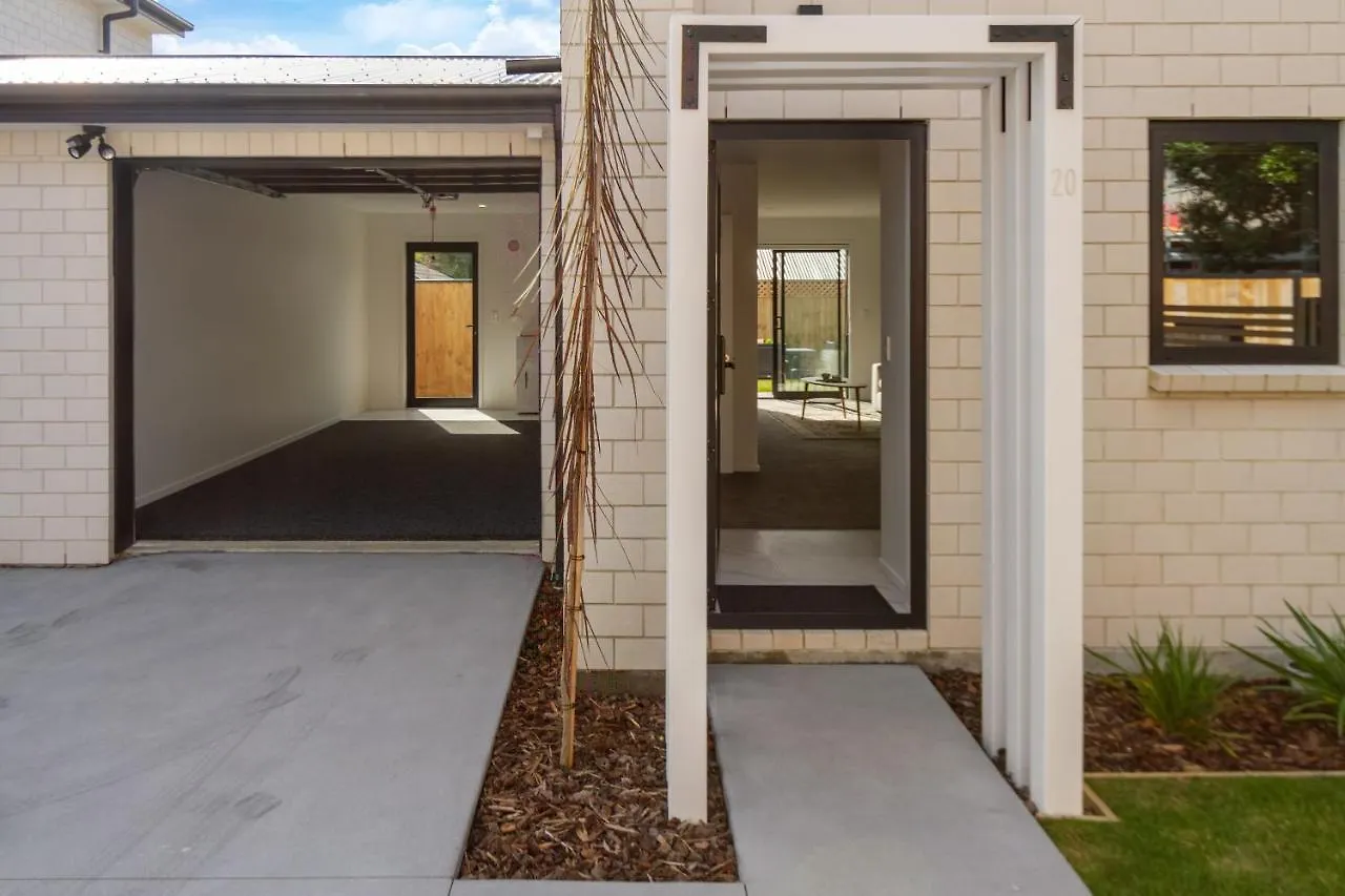 Riccarton 2 Bed 1 Bath W/Garage Apartment Christchurch 0*,